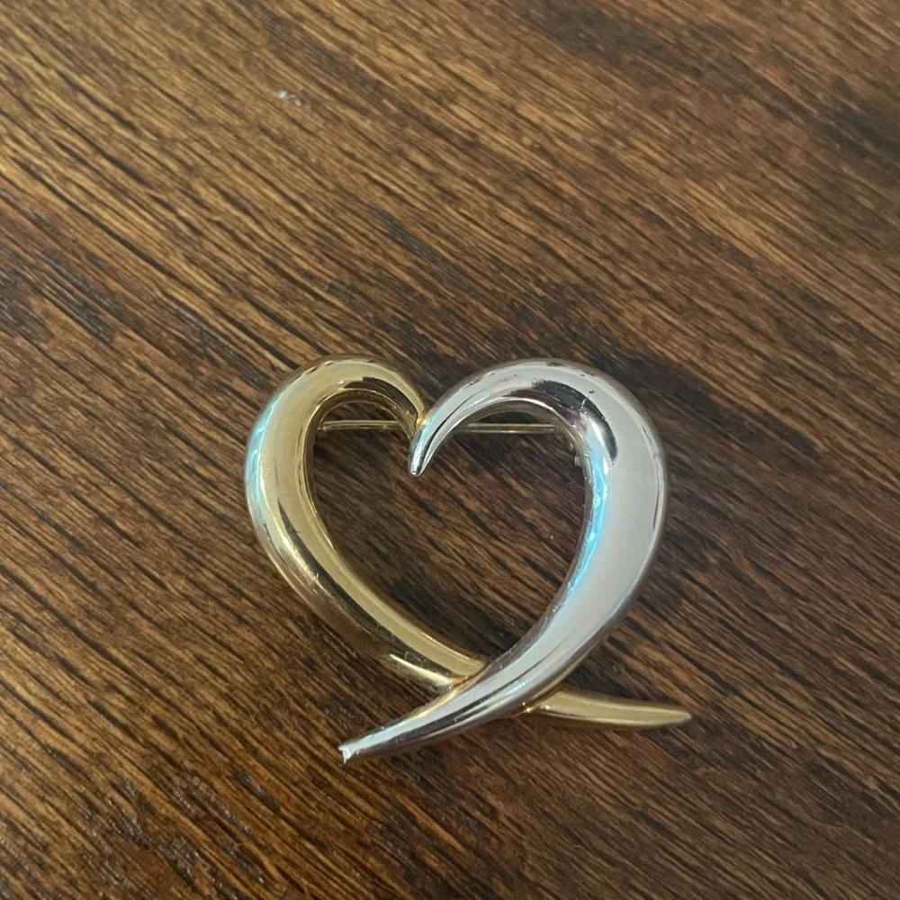 Heart Pin - Picture 1 of 2